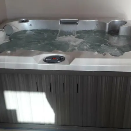 La Tiny House De L'aa Holiday home *